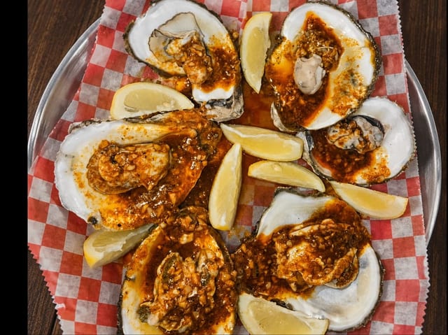 Fresh Steamed Oysters (1/2 Dozen).