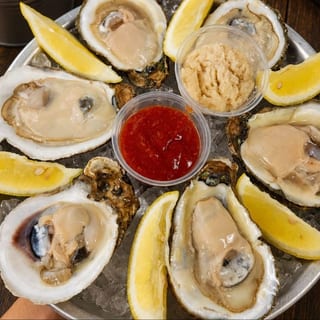 Fresh Raw Oysters / Ostiones Frescos(6 Pc)