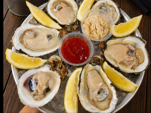 Fresh Raw Oysters (1/2 Dozen).