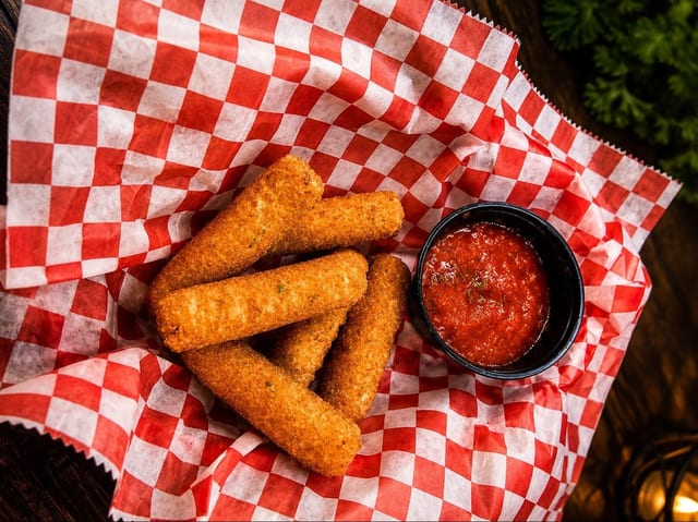 Fried Mozzarella Sticks (6 Pc).